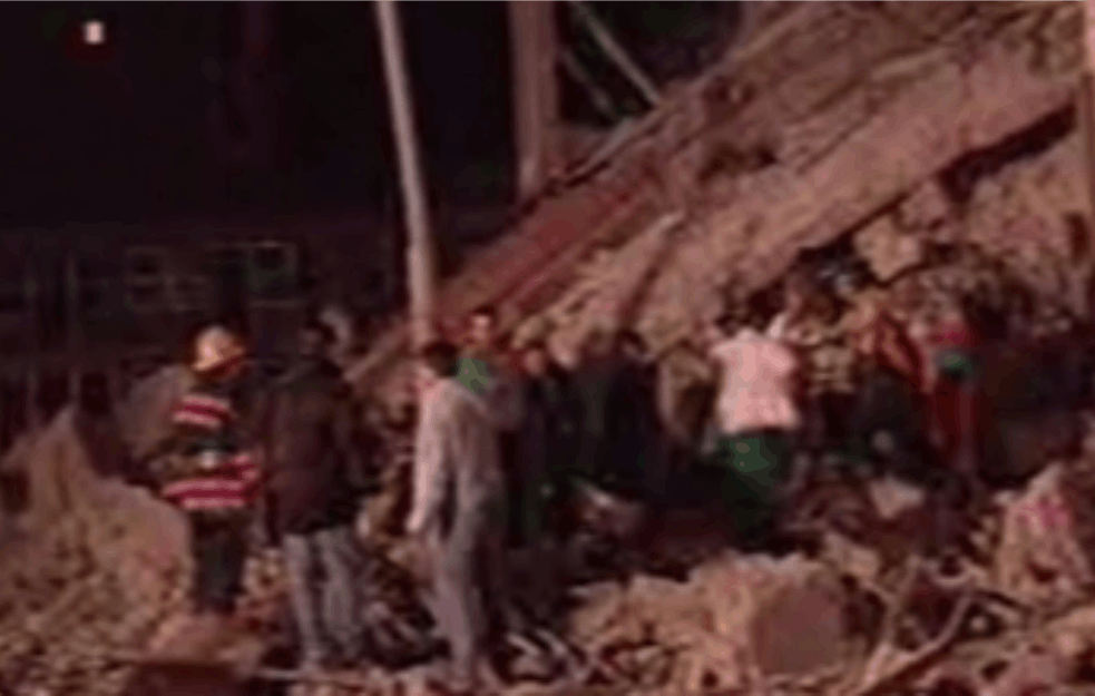 TRENUTAK KAD SU <span style='color:red;'><b>NATO BOMBE</b></span> POGODILE ZGRADU RTS: U 2 sata i 6 minuta EKRAN SE ZABELEO, SMRT JE DOŠLA! (UZNEMIRUJUĆI VIDEO) 